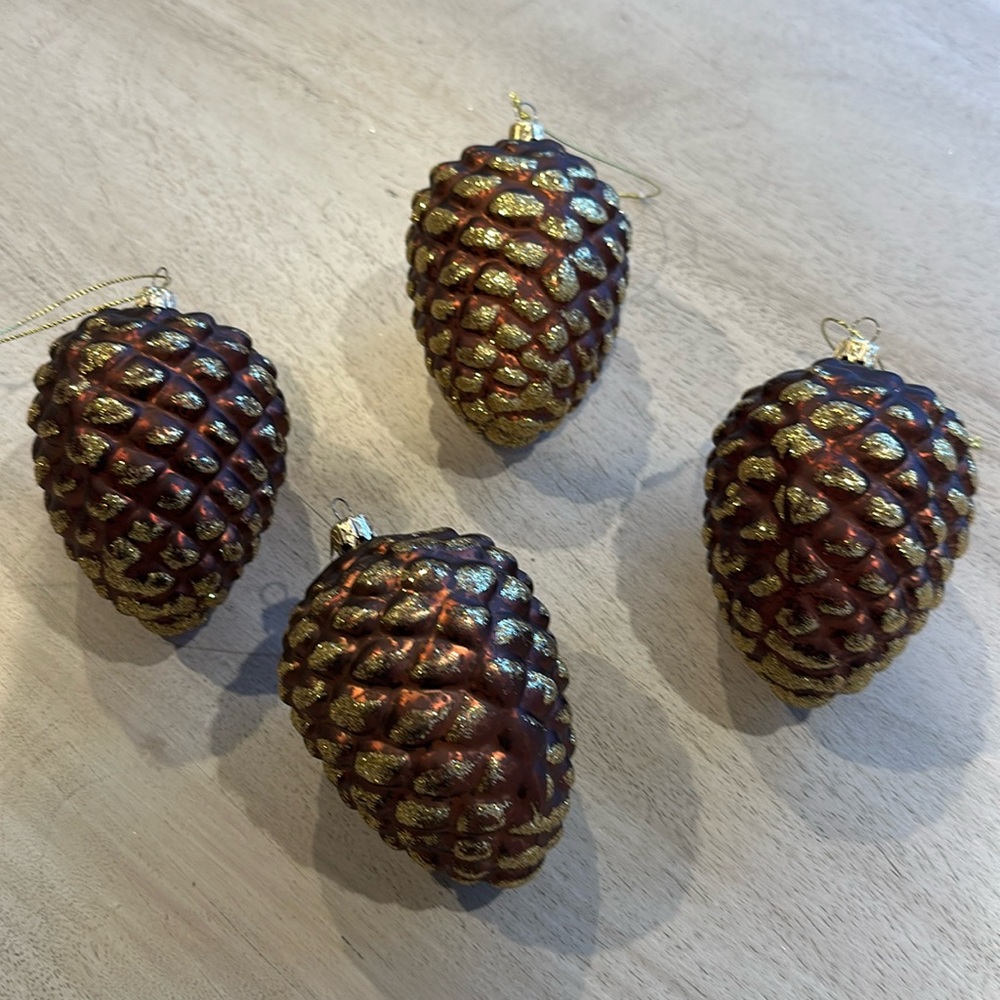 4 Large Pinecone Ornaments - Picture 4 of 8